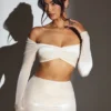 Adele Velvet Off-Shoulder Ruched Crop Top σε χρώμα Ivory Adele Velvet Off-Shoulder Ruched Crop Top σε χρώμα Ivory