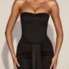 Aisra Σατέν Peekaboo Bandeau Draped Φόρεμα σε Μαύρο Aisra Σατέν Peekaboo Bandeau Draped Φόρεμα σε Μαύρο