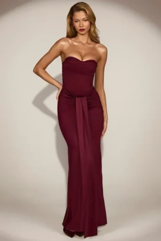 Aisra Σατέν Peekaboo Bandeau Draped Gown σε χρώμα Wine Red