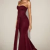Aisra Σατέν Peekaboo Bandeau Draped Gown σε χρώμα Wine Red