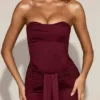 Aisra Σατέν Peekaboo Bandeau Draped Gown σε χρώμα Wine Red