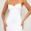 Aldona Slinky Jersey βραδινό φόρεμα με λεπτομέρειες από τριαντάφυλλα σε λευκό