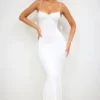 Aldona Slinky Jersey βραδινό φόρεμα με λεπτομέρειες από τριαντάφυλλα σε λευκό
