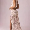 Ασύμμετρη μακριά φούστα Romy με σούρες και floral μοτίβο Primrose Ασύμμετρη μακριά φούστα Romy με σούρες και floral μοτίβο Primrose