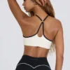 Αθλητικό σουτιέν Soft Active με λαιμόκοψη σε λευκό Αθλητικό σουτιέν Soft Active με λαιμόκοψη σε λευκό