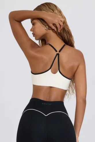 Αθλητικό σουτιέν Soft Active με λαιμόκοψη σε λευκό