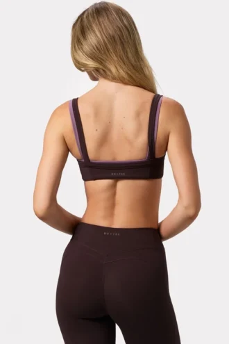 Αθλητικό σουτιέν Soft Active με λεπτομέρειες ραφών σε χρώμα Espresso