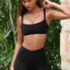 Αθλητικό σουτιέν Soft Active με λεπτομέρειες ραφών σε μαύρο χρώμα