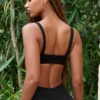 Αθλητικό σουτιέν Soft Active με λεπτομέρειες ραφών σε μαύρο χρώμα