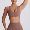 Αθλητικό σουτιέν Soft Active με V-neck σε χρώμα Mocha
