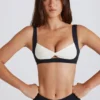 Αθλητικό σουτιέν Soft Active Twist-Front σε μαύρο χρώμα