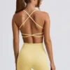 Αθλητικό σουτιέν Super Sculpt χωρίς ραφές και χωρίς πλάτη σε κίτρινο βουτύρου Αθλητικό σουτιέν Super Sculpt χωρίς ραφές και χωρίς πλάτη σε κίτρινο βουτύρου