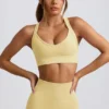 Αθλητικό σουτιέν Super Sculpt χωρίς ραφές με σταυρωτές τιράντες σε κίτρινο βουτύρου Αθλητικό σουτιέν Super Sculpt χωρίς ραφές με σταυρωτές τιράντες σε κίτρινο βουτύρου