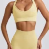 Αθλητικό σουτιέν Super Sculpt χωρίς ραφές με σταυρωτές τιράντες σε κίτρινο βουτύρου Αθλητικό σουτιέν Super Sculpt χωρίς ραφές με σταυρωτές τιράντες σε κίτρινο βουτύρου