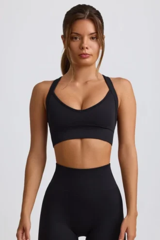 Αθλητικό σουτιέν Super Sculpt χωρίς ραφές με σταυρωτές τιράντες σε μαύρο χρώμα