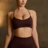 Αθλητικό σουτιέν Super Sculpt χωρίς ραφές με σταυρωτή πλάτη σε χρώμα σοκολάτα Αθλητικό σουτιέν Super Sculpt χωρίς ραφές με σταυρωτή πλάτη σε χρώμα σοκολάτα