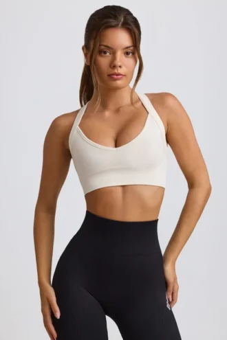 Αθλητικό σουτιέν Super Sculpt χωρίς ραφές με σταυρωτή πλάτη σε λευκό