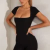 Bea Cap Sleeve Square Neck Unitard σε μαύρο Bea Cap Sleeve Square Neck Unitard σε μαύρο