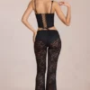 Calista Sheer Lace Mid-Rise Flared Trousers σε μαύρο Calista Sheer Lace Mid-Rise Flared Trousers σε μαύρο