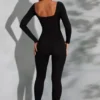 Delanie Ολόσωμη Φόρμα με τετράγωνο λαιμό και μακριά μανίκια σε μαύρο Delanie Ολόσωμη Φόρμα με τετράγωνο λαιμό και μακριά μανίκια σε μαύρο