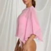 Διαφανές πόντσο Zarayah σε ροζ χρώμα Candyfloss Διαφανές πόντσο Zarayah σε ροζ χρώμα Candyfloss