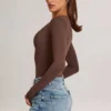 Elodie Modal Plunge Long-Sleeve Κορμάκι σε χρώμα σοκολάτας