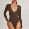 Elodie Modal Plunge Long-Sleeve Κορμάκι σε χρώμα σοκολάτας