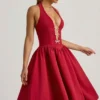 Φορέμα Angelina με λαιμόκοψη και φιόγκο σε χρώμα True Red Φορέμα Angelina με λαιμόκοψη και φιόγκο σε χρώμα True Red