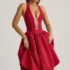 Φορέμα Angelina με λαιμόκοψη και φιόγκο σε χρώμα True Red Φορέμα Angelina με λαιμόκοψη και φιόγκο σε χρώμα True Red