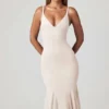 Φόρεμα Elowen με V-Neck Godet Midaxi σε χρώμα Ivory Φόρεμα Elowen με V-Neck Godet Midaxi σε χρώμα Ivory