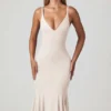 Φόρεμα Elowen με V-Neck Godet Midaxi σε χρώμα Ivory Φόρεμα Elowen με V-Neck Godet Midaxi σε χρώμα Ivory