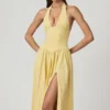 Φόρεμα Farrah Modal Broderie Anglaise με λαιμόκοψη και μήκος μέχρι τα γόνατα σε κίτρινο λεμόνι Φόρεμα Farrah Modal Broderie Anglaise με λαιμόκοψη και μήκος μέχρι τα γόνατα σε κίτρινο λεμόνι