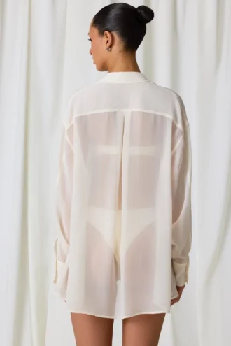 Hiva Oversized πουκάμισο με λεπτομέρειες από πέρλες σε λευκό χρώμα