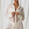 Hiva Oversized πουκάμισο με λεπτομέρειες από πέρλες σε λευκό χρώμα
