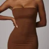 Intimates Μίνι φόρεμα-σλιπ με μπαντό από απαλό διαφανές πλέγμα σε χρώμα μόκα Intimates Μίνι φόρεμα-σλιπ με μπαντό από απαλό διαφανές πλέγμα σε χρώμα μόκα