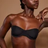 Intimates Σουτιέν χωρίς τιράντες από μαλακό πλέγμα σε μαύρο χρώμα Intimates Σουτιέν χωρίς τιράντες από μαλακό πλέγμα σε μαύρο χρώμα