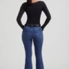 Jacey High-Rise Flared Jeans σε Indigo Wash Jacey High-Rise Flared Jeans σε Indigo Wash