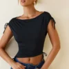 Kaede Ασύμμετρο κροπ τοπ με σούρες και καπάκι στην πλάτη σε μαύρο Kaede Ασύμμετρο κροπ τοπ με σούρες και καπάκι στην πλάτη σε μαύρο