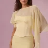 Κάπα Velina από σιφόν σε χρώμα βουτύρου Κάπα Velina από σιφόν σε χρώμα βουτύρου