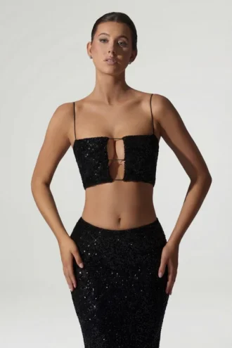 Κοντή μπλούζα Ariana με διακοσμητικά cut-out σε μαύρο χρώμα