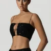 Κοντή μπλούζα Ariana με διακοσμητικά cut-out σε μαύρο χρώμα Κοντή μπλούζα Ariana με διακοσμητικά cut-out σε μαύρο χρώμα