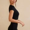 Κοντή μπλούζα Myaree με μανίκια καπάκι σε μαύρο χρώμα Κοντή μπλούζα Myaree με μανίκια καπάκι σε μαύρο χρώμα