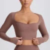 Κοντή μπλούζα Soft Active με λαιμόκοψη σε σχήμα καρδιάς σε χρώμα Mocha