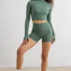 Κοντό μπλουζάκι με ζιβάγκο Soft Active σε χρώμα χακί