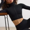 Κοντό μπλουζάκι Soft Active με ζιβάγκο σε μαύρο