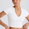 Κοντό T-shirt από ελαστικό βαμβακερό jersey με γραφικό τύπωμα σε λευκό Κοντό T-shirt από ελαστικό βαμβακερό jersey με γραφικό τύπωμα σε λευκό