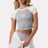 Κοντό T-shirt με γραφικό σχέδιο σε γκρι μάρλ Κοντό T-shirt με γραφικό σχέδιο σε γκρι μάρλ