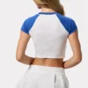 Κοντό T-shirt με γραφικό σχέδιο σε λευκό χρώμα Κοντό T-shirt με γραφικό σχέδιο σε λευκό χρώμα