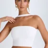 Κορμάκι Bandeau με λεπτομέρεια choker Khai σε λευκό