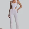 Λευκή ολόσωμη φόρμα Coralena με διακοσμητικά cut-out Λευκή ολόσωμη φόρμα Coralena με διακοσμητικά cut-out